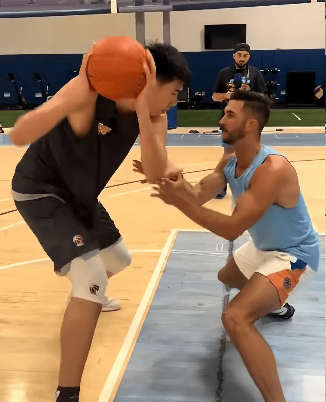 在场边与杜 在场边与杜