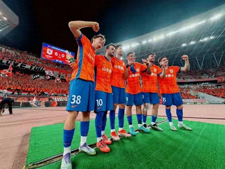 香港队以, 与云南玉昆, 超出场 香港队以, 与云南玉昆, 超出场